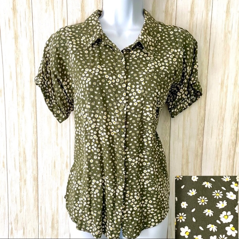 Happy Daisy Button Down Short Sleeve Shirt